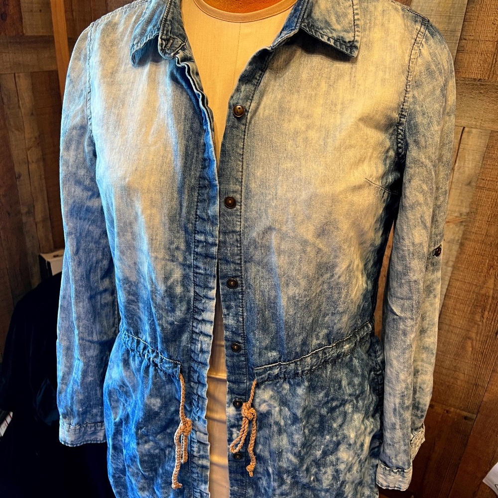 LADIES WOMENS  MED DENIM DRESS OR JACKET LIGHT BLUE BUTTON DOWN FRONT